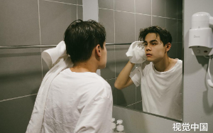 高考前夕女友给我绑定换分系统，却不知她的系统早被我改成了换命系统，她能换走的，只有我的病体