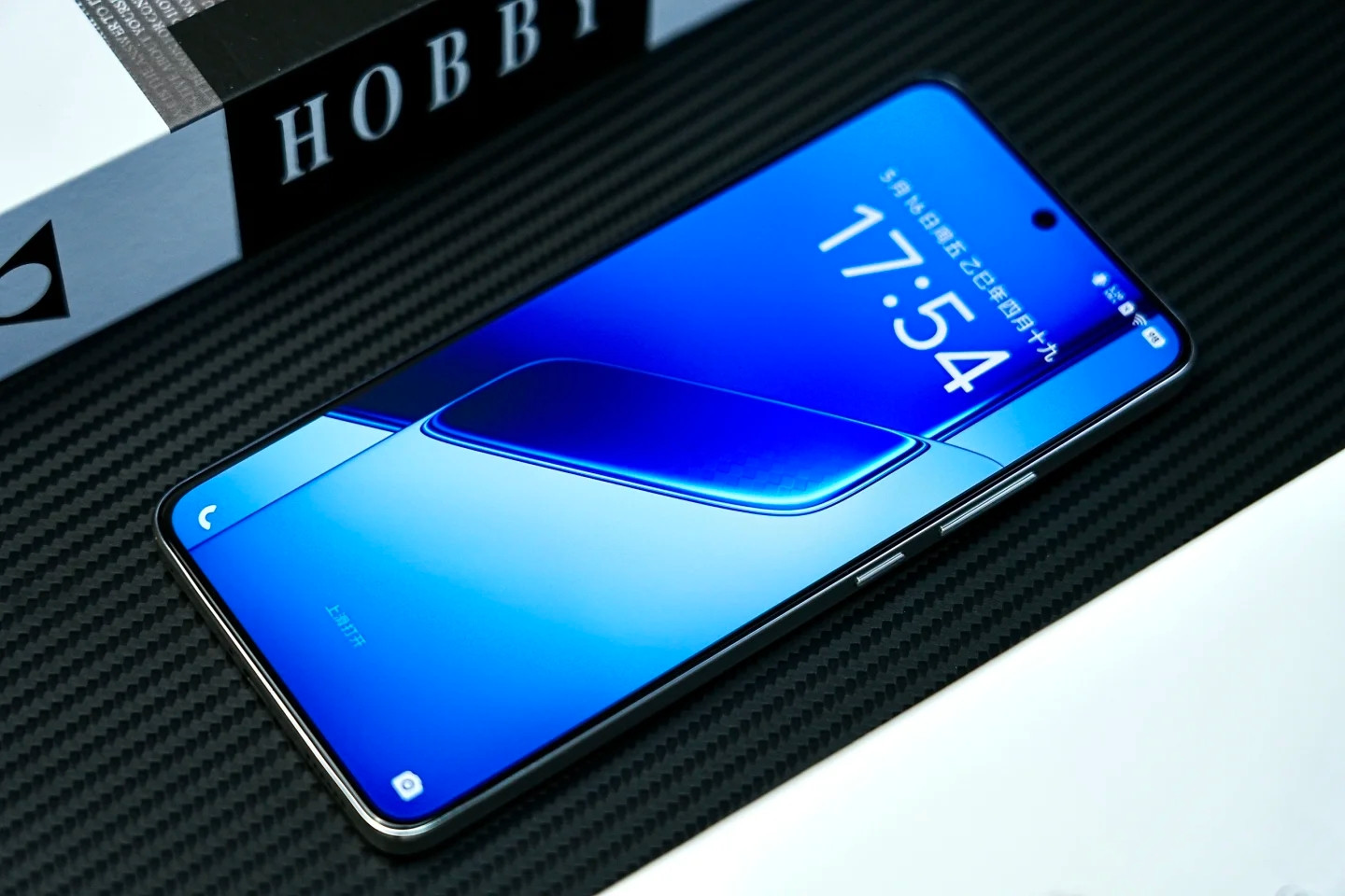 iQOO“用力過猛”，2K直屏+6800mAh，驍龍8至尊版旗艦價格創新低