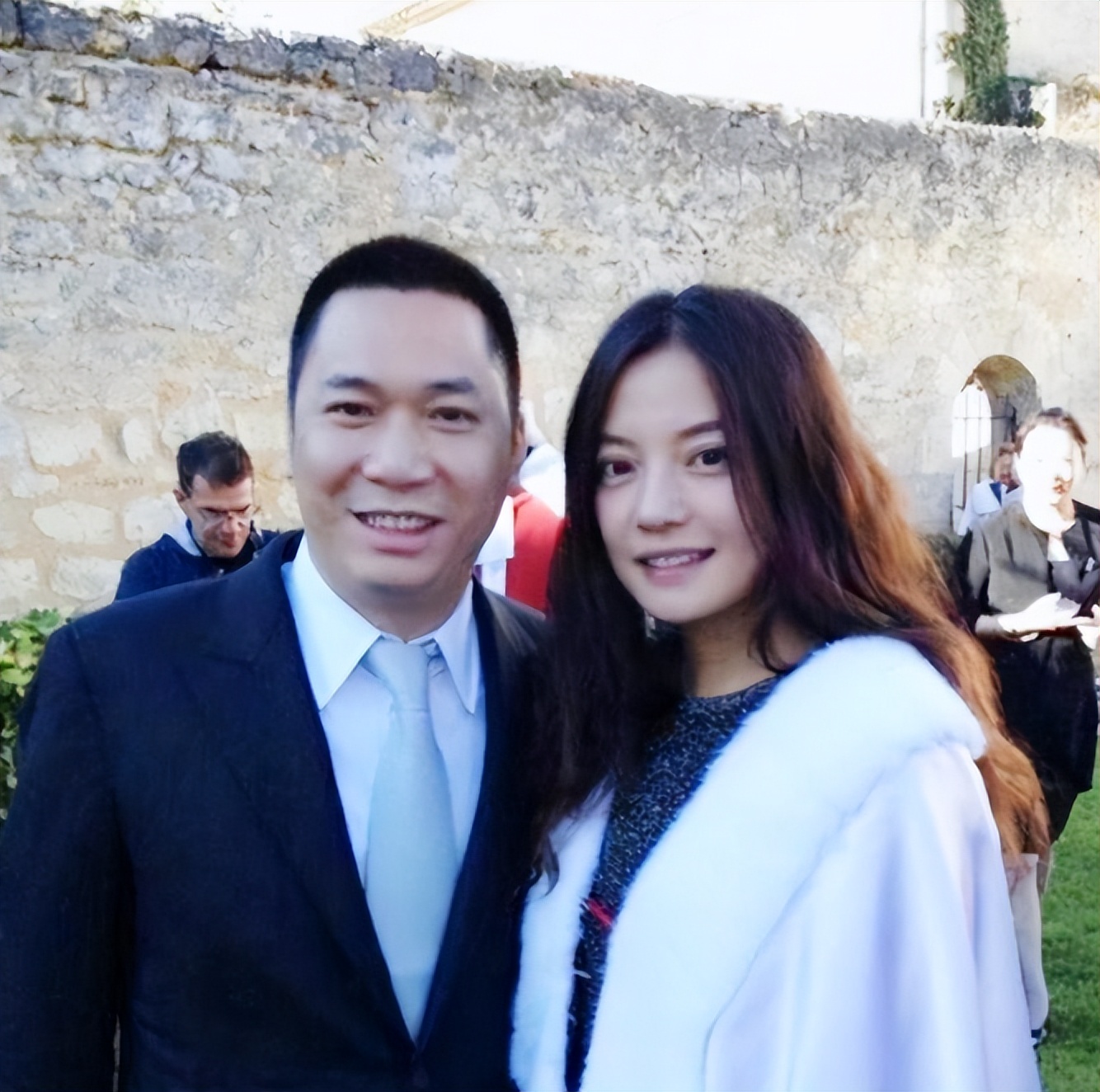 台媒透露赵薇离婚内幕：前夫与女儿老师生下孩子，要她净身出户