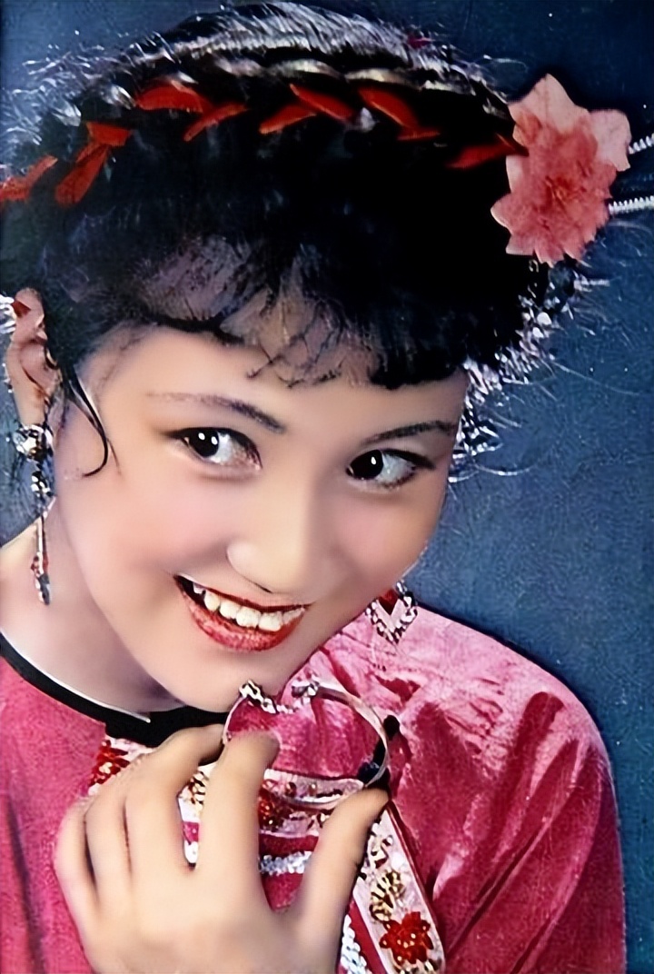 60岁林芳兵现状:住北京豪宅,身材苗条像少女,28岁儿子是她骄傲