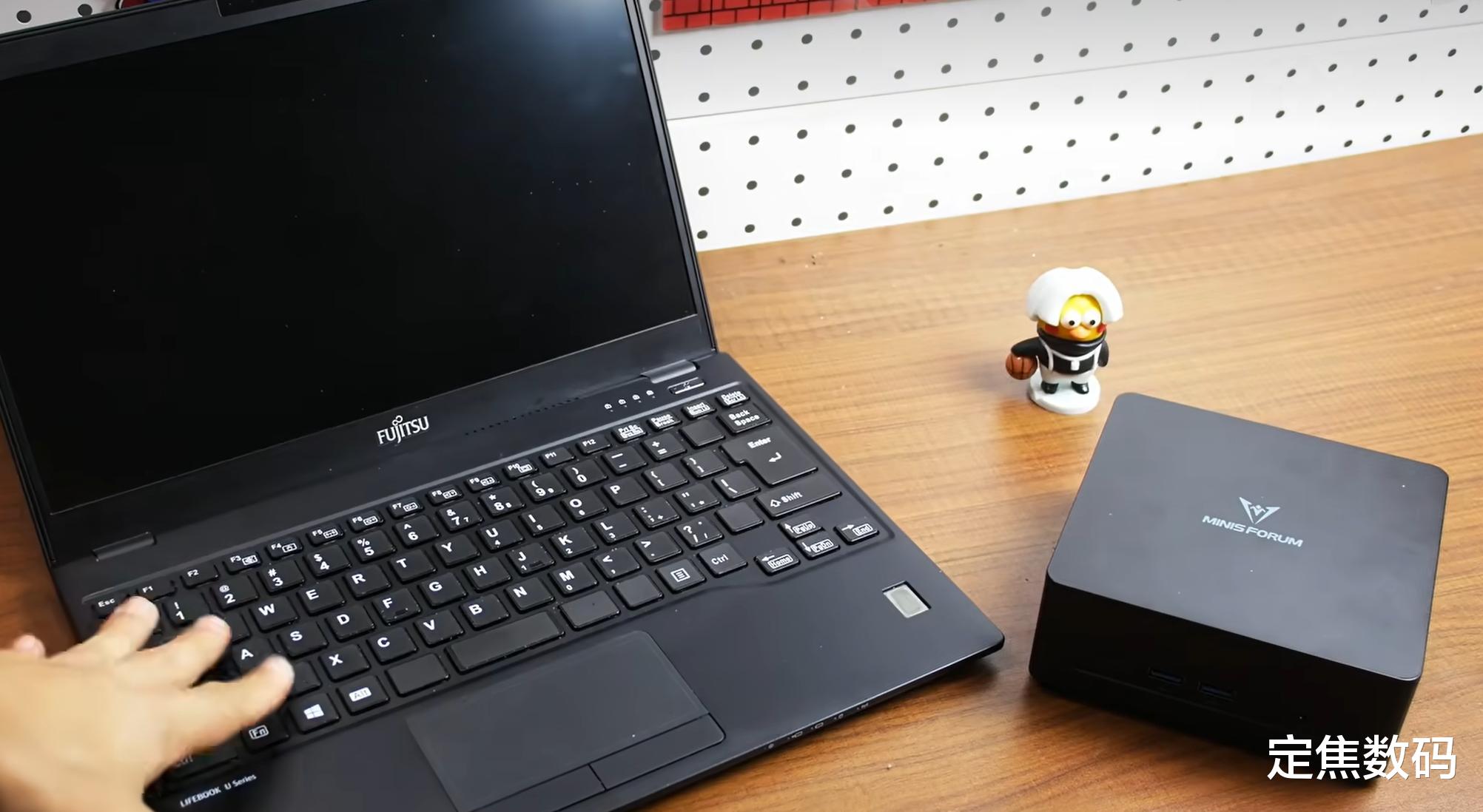 告別大機箱！UM690L Slim迷你主機這臺0.8L小鋼炮，性能強到不像話