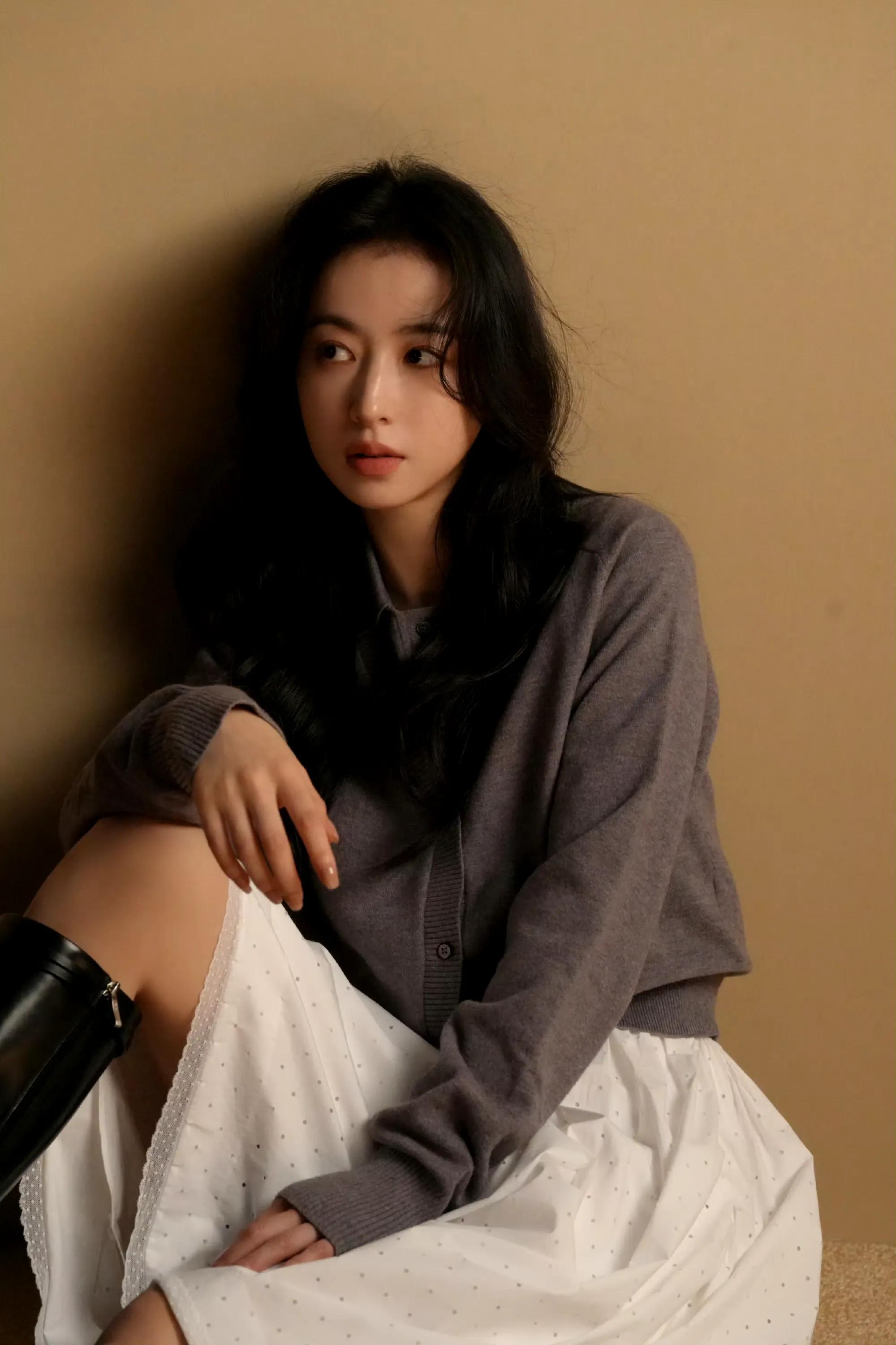 网友：周雨彤的鞋子好多啊