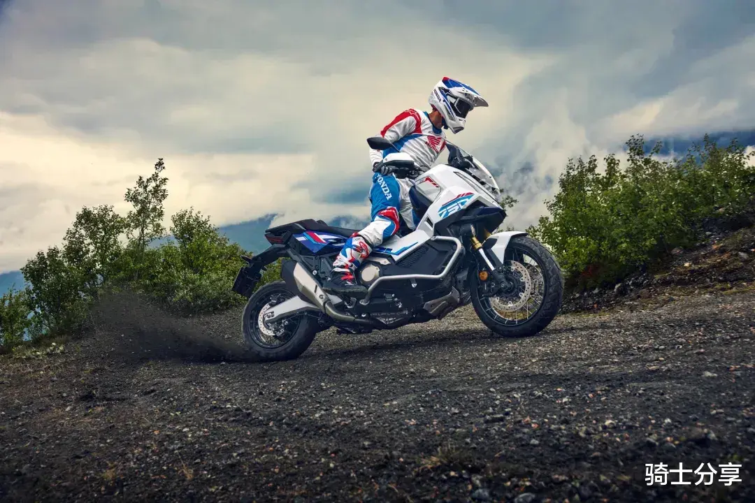 这才是真正的跨界踏板车！本田发布2026款X-ADV