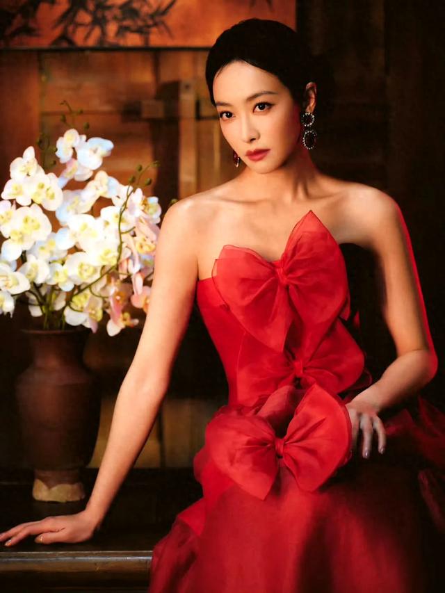 宋茜迷人红裙写真