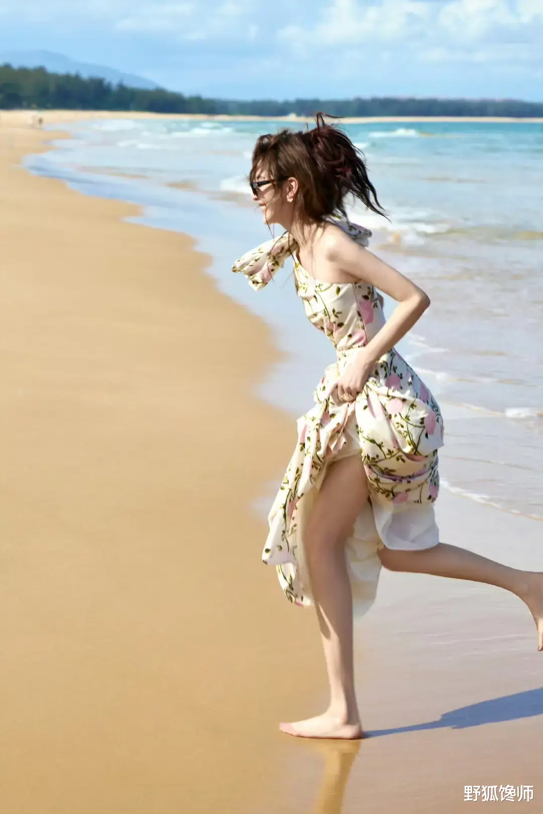 章若楠可爱无敌,外边温柔灵动,气质清纯漂亮。