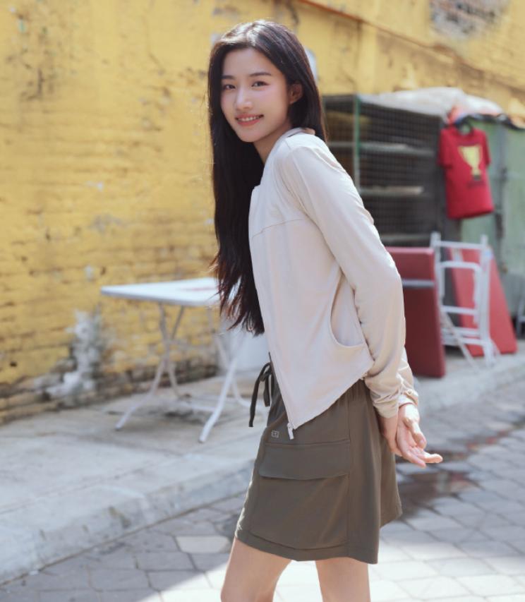 卢昱晓被赞是“女友穿搭教科书”？ 4套私服穿搭等全是恋爱感单品