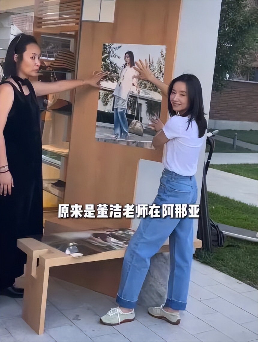 董洁和圈内好友聚餐，一人一瓶茅台显壕气！董洁脸色通红疑喝高！