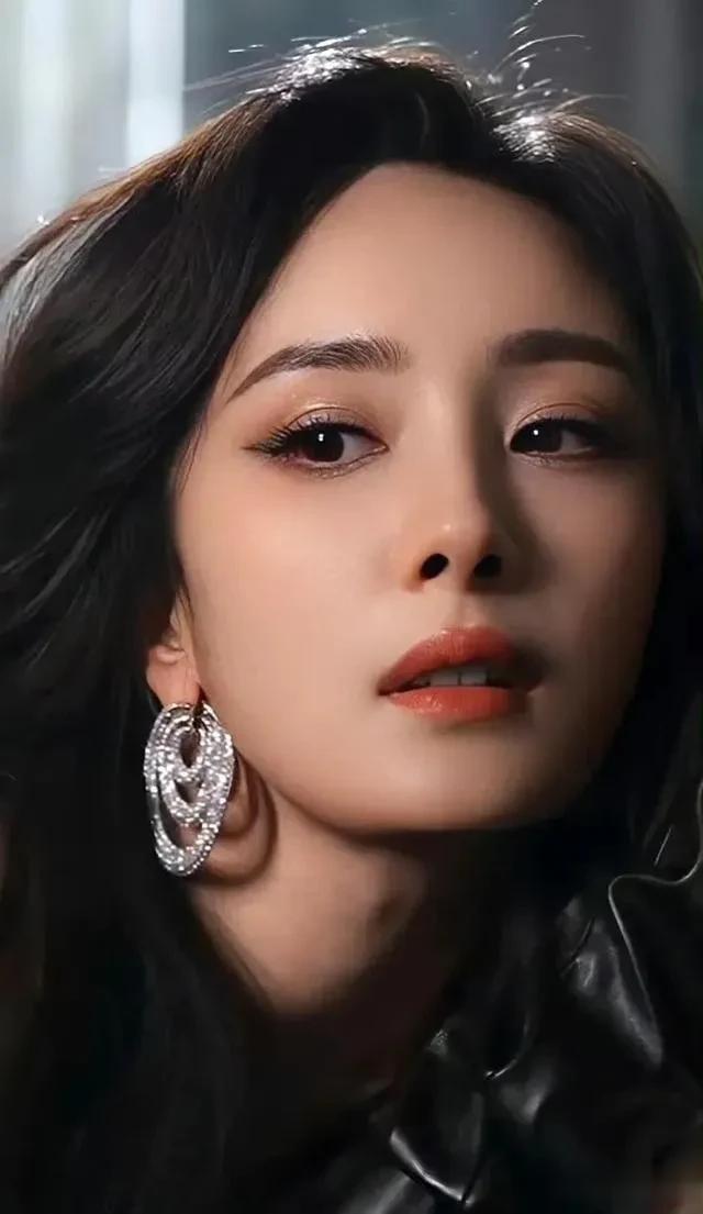 杨幂：今年首套高定，气质真无敌