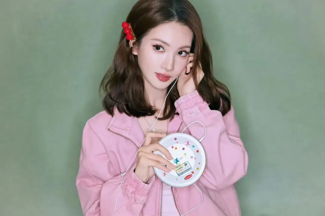 金晨公布车祸现场图:满脸是血,第一时间送医手术