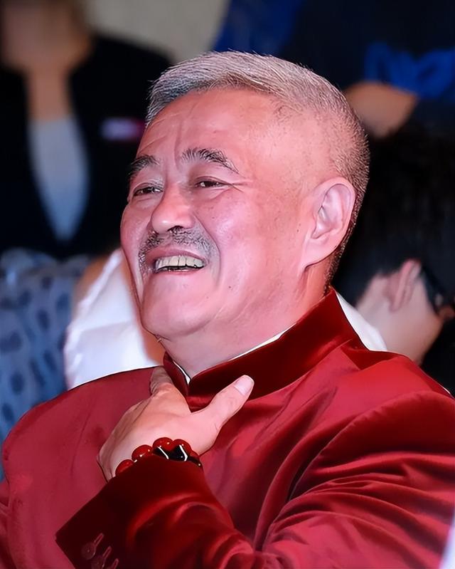 恶心一幕出现！网传赵本山抢救无效去世，灵堂照片曝光，AI已回应