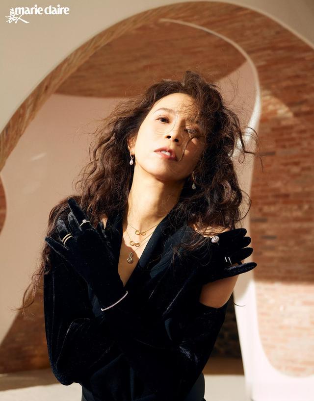 莫文蔚嘉人四月刊封面大片,姐的状态实在太好