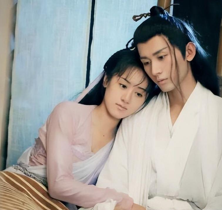 事业被毁是开端!封杀2年看袁冰妍现状,才明白杨幂的做法多正确