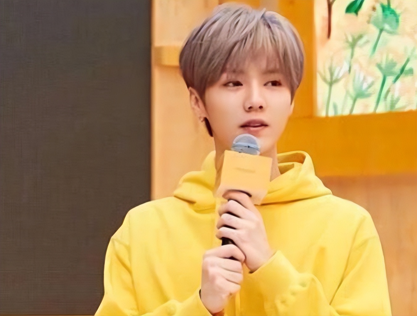 这一次,风光亮相米兰时装周的关晓彤,彻底撕碎了鹿晗最后的体面