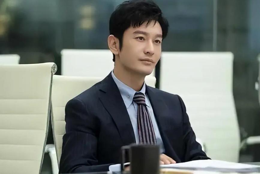 杨颖没想到，《小城大事》开播仅3天，黄晓明就走上另一条上坡路