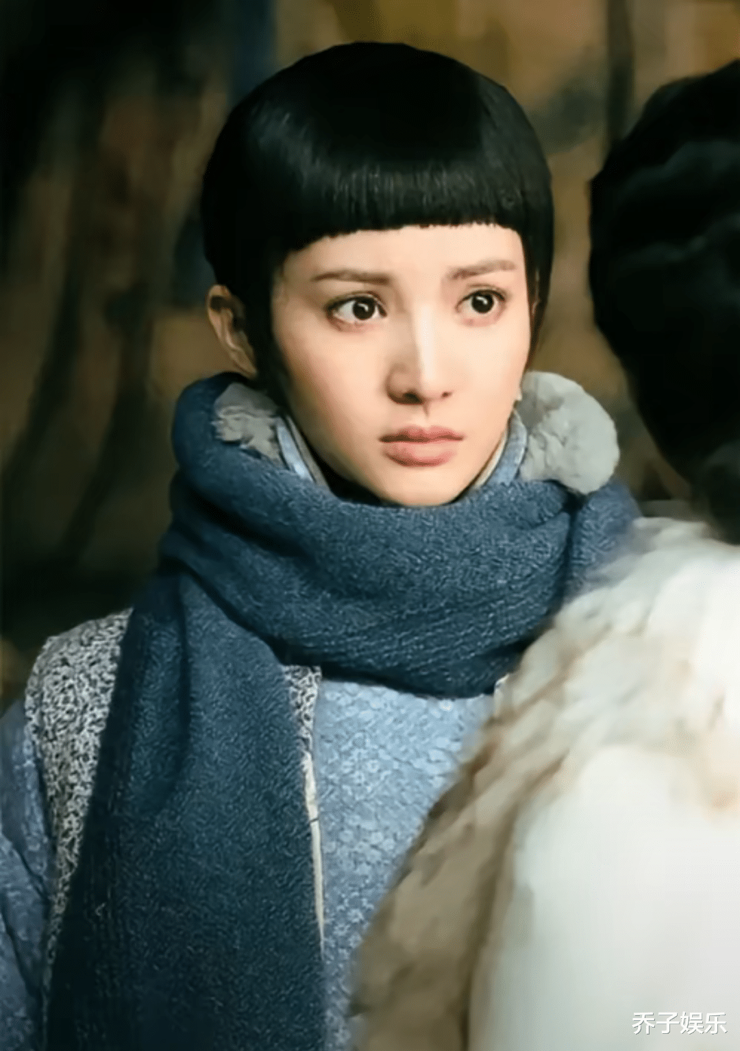 医美脸与妈生脸的极端碰撞？当34岁金晨与62岁叶童同框，对比惨烈