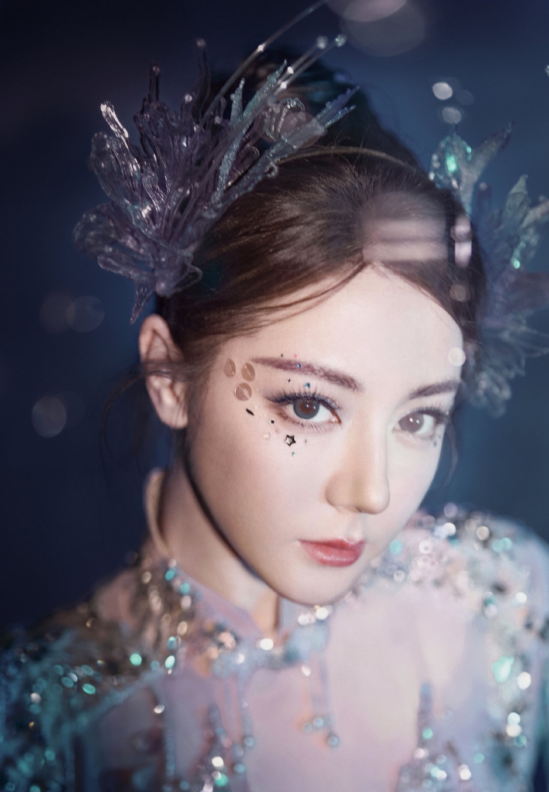 上午还在质疑迪丽热巴发福变胖，下午就被她人鱼公主的造型惊艳了