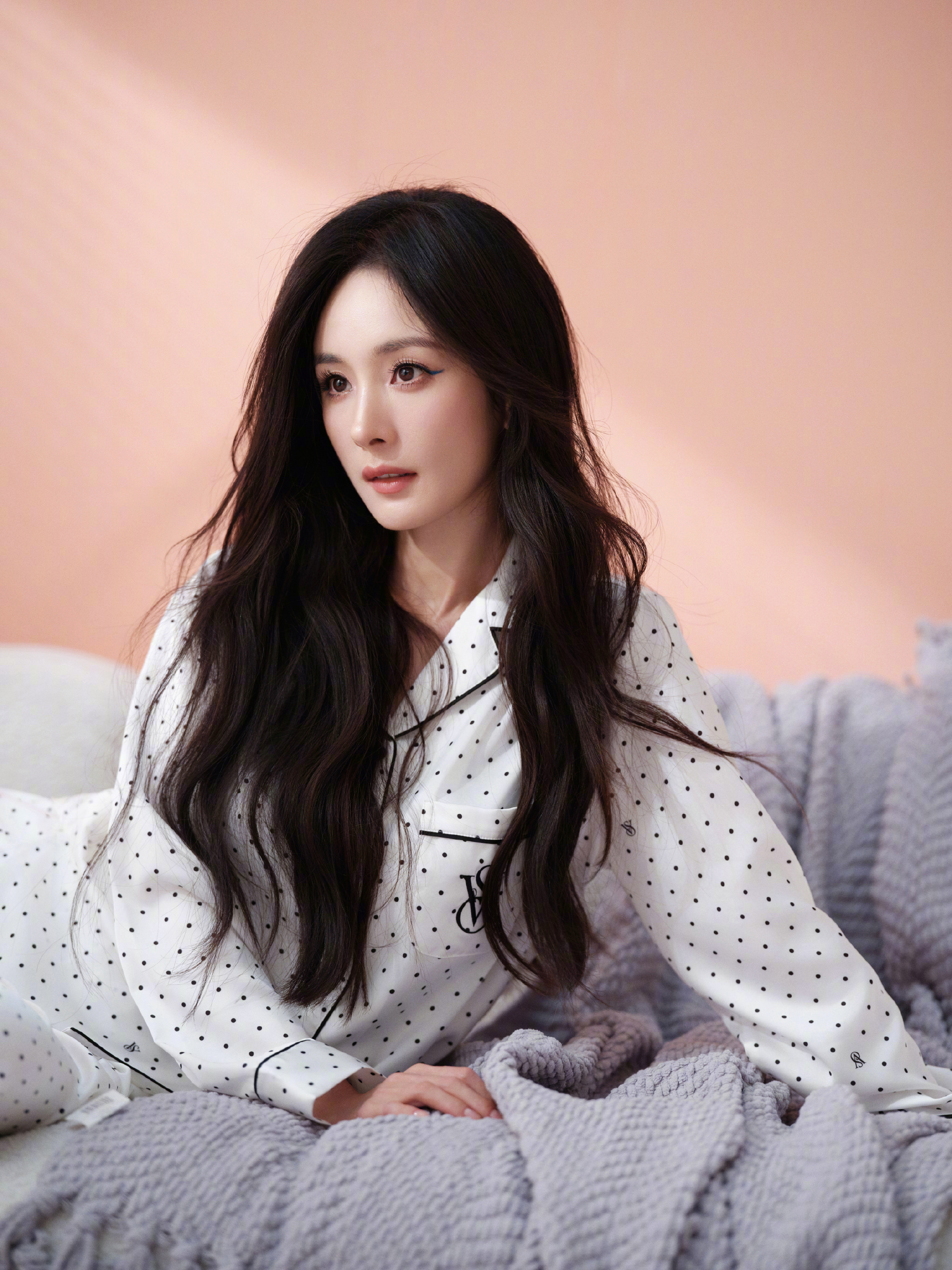 杨幂的美腿玉足,极品身材性感火辣