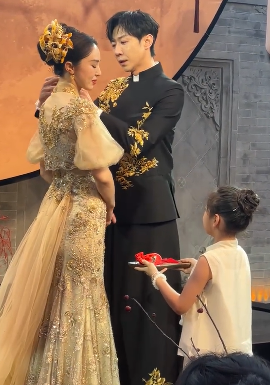 陈思诚儿子朵朵唱跳视频上热搜！再次证明了基因这玩意真的很玄乎！