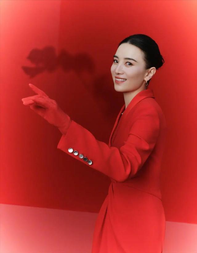 数据惊曝！赵丽颖国民度断层领跑 青衣评选暗战刷新三观