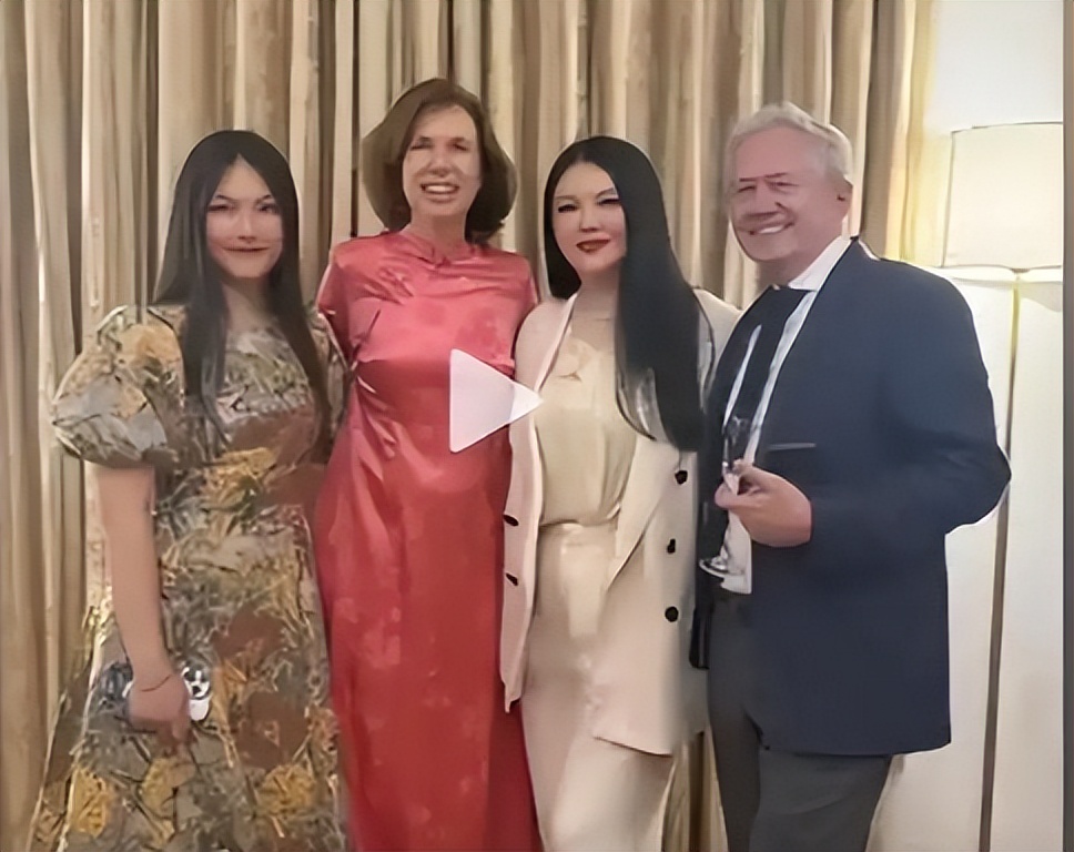 15岁诺一上海被偶遇!长相大变不敢认,没了混血感,黑胡子太吸睛