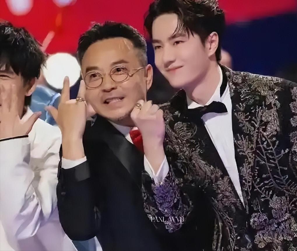 肖战也没想到,28岁王一博闷声干大事,让恩人汪涵和内娱刮目相看