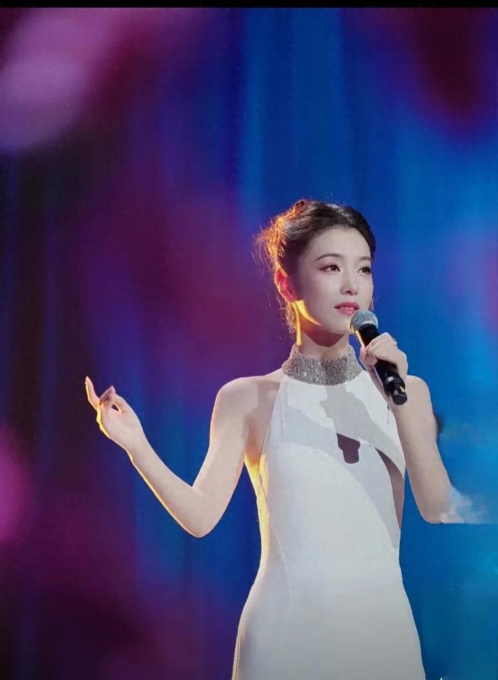 李云霄七夕晚会造型大赏，多套华服展别样风采