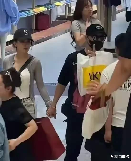 葛芸婕回应小苹果不找她,承认自己总蹭汪峰热度,赚钱给孩子留着