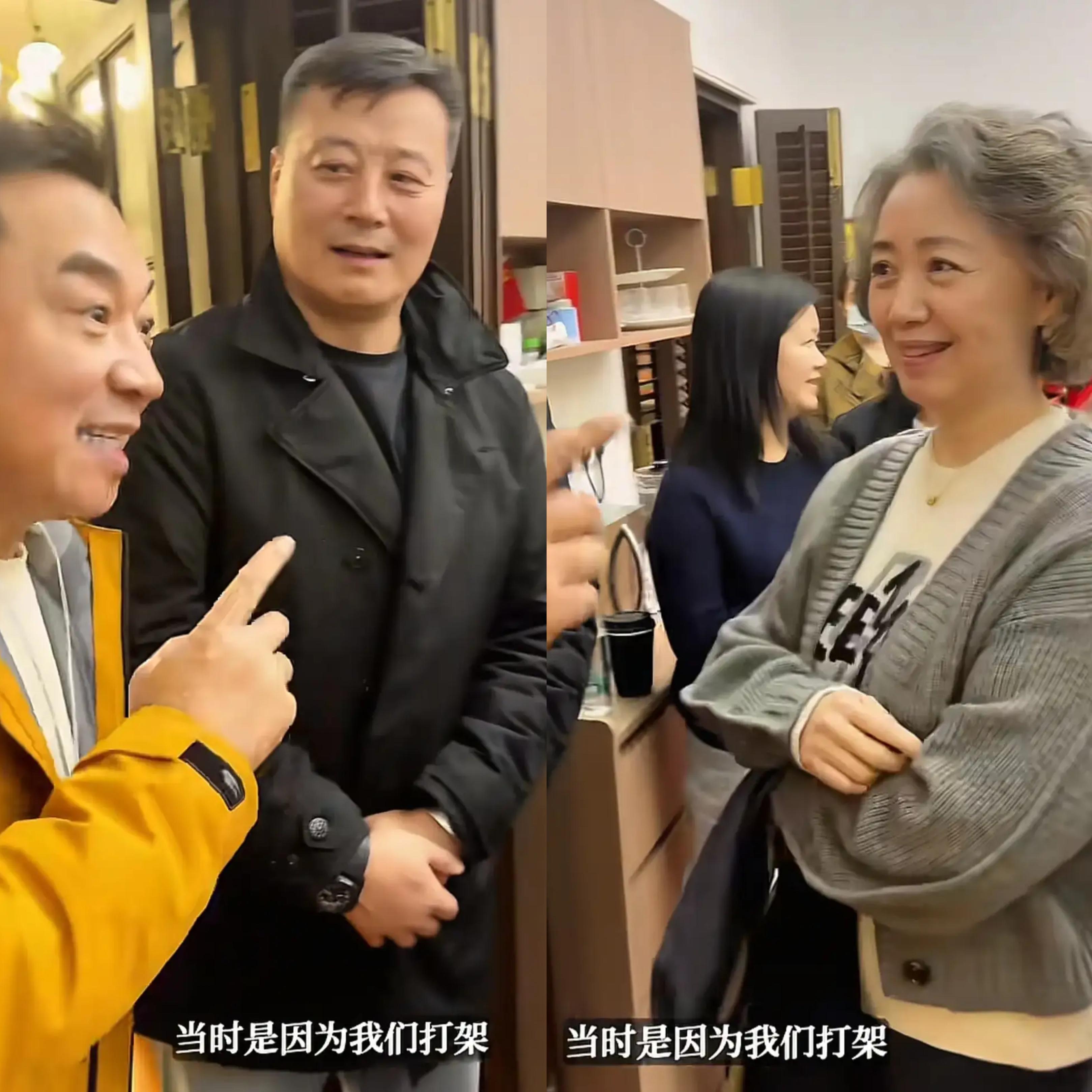 任程伟携妻子参加同学聚会，55岁黄蕾头发全白，和老公不像同辈人