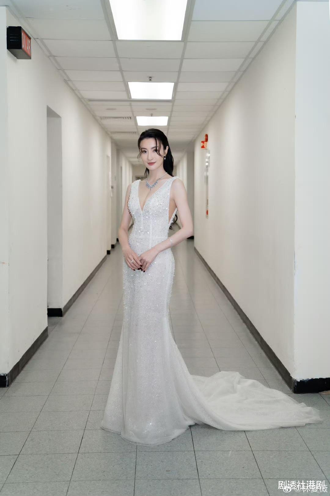 TVB视后晒机舱内自拍照!为生意四处奔波,被指憔悴不少惹人心疼