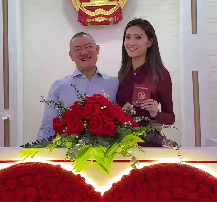 汪雨七夕与崔璨结婚，18岁年龄差引热议