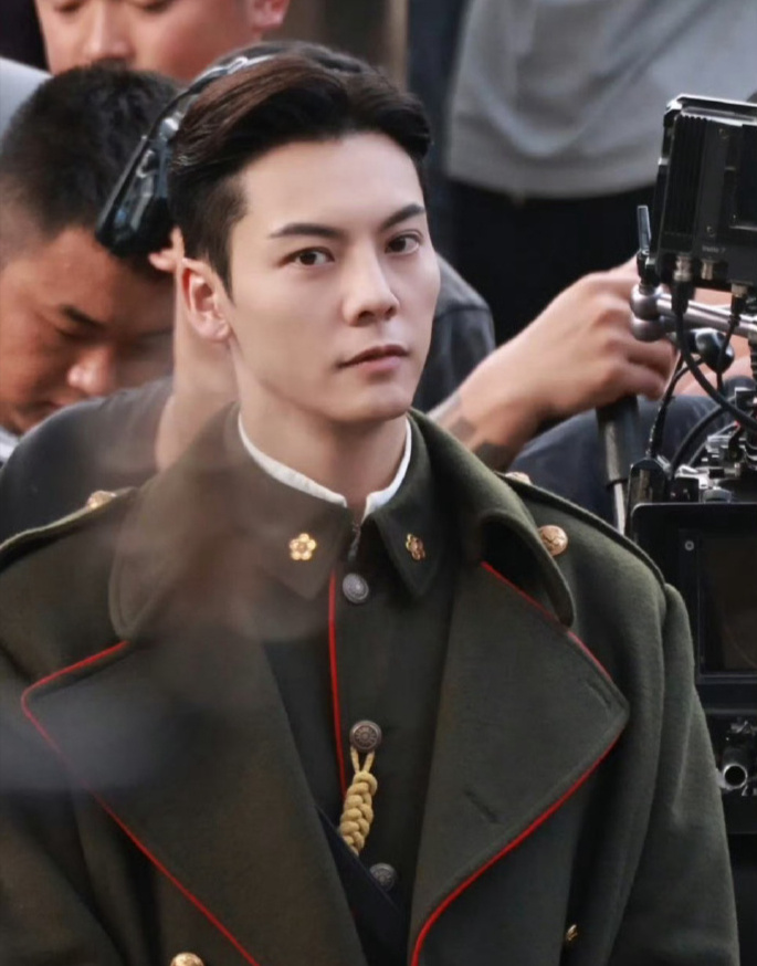 何穗疑退圈!清空微博拒工作,与陈伟霆恋情成谜引猜测