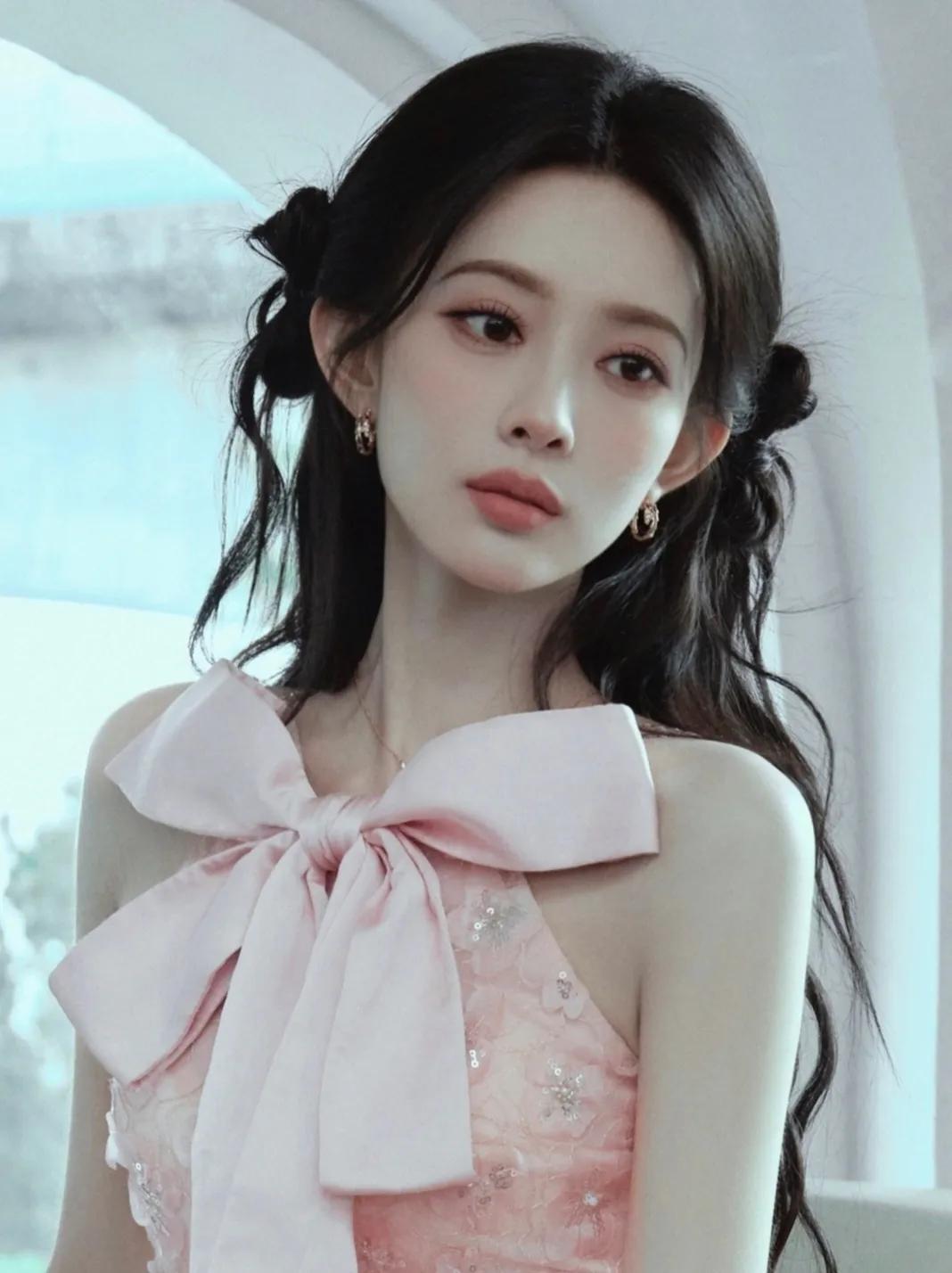 孟子义最新美照来了，是粉色的花仙子[送花花]