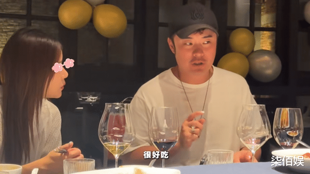 张子萱新加坡被偶遇，真人没网上说的那么少女，眼睛能看出年纪