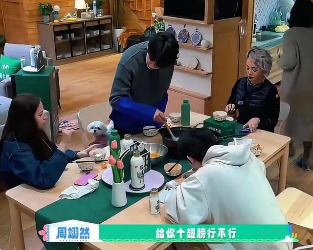 可悲！朱丹发文道歉，否认让女儿留级，仍没意识到自己的问题所在