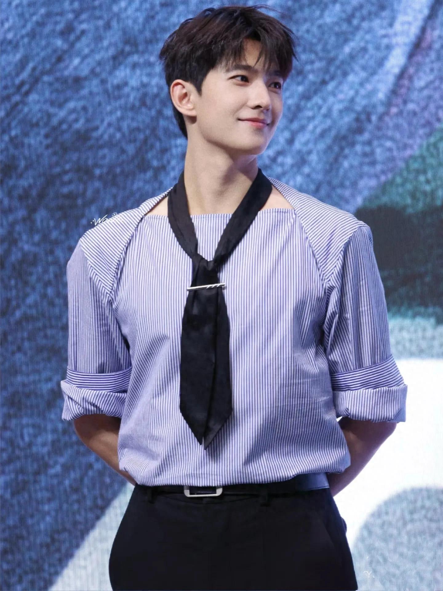 顶流小生杨洋被曝恋情，神秘95花身份成最大悬念