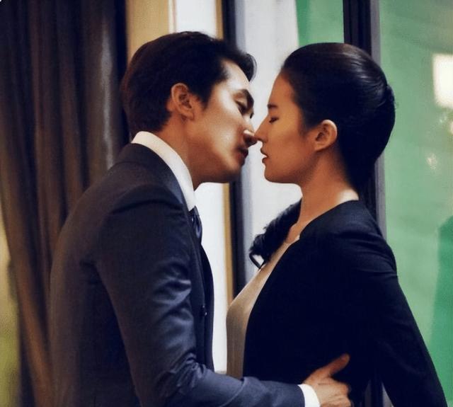 狗仔疑似曝光刘亦菲恋爱史,透露宋承宪动机不纯,与陈晓因戏生情