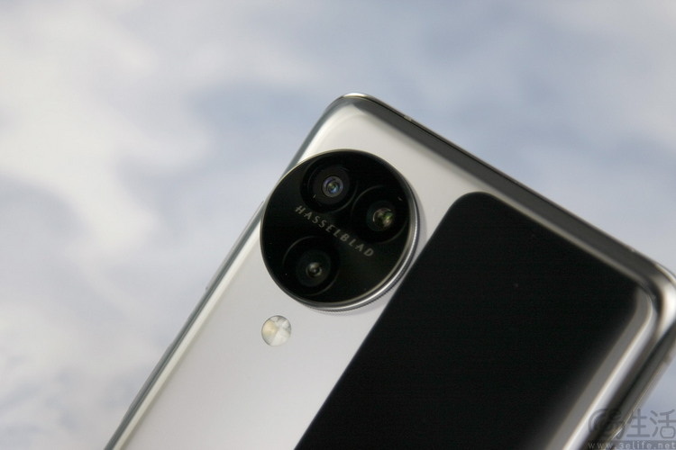 到了2025年，“小折疊”比過去好用了嗎