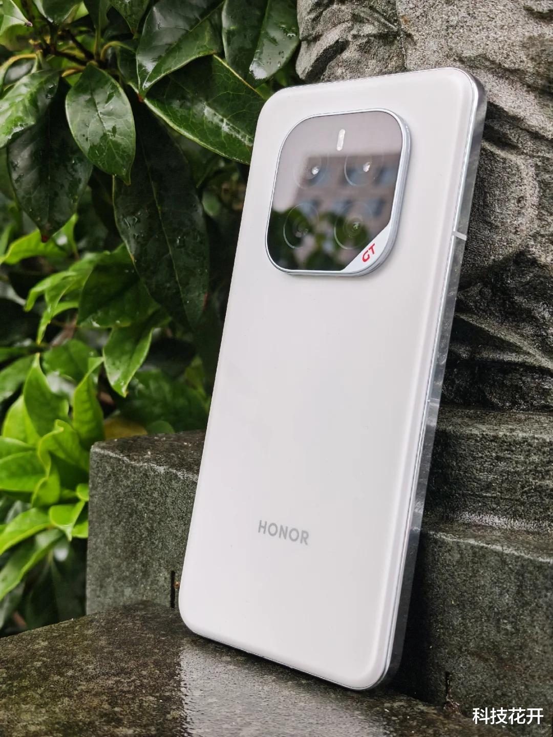 荣耀还是妥协了,7200mAh+骁龙8至尊+16GB,顶配旗舰跌至新低价