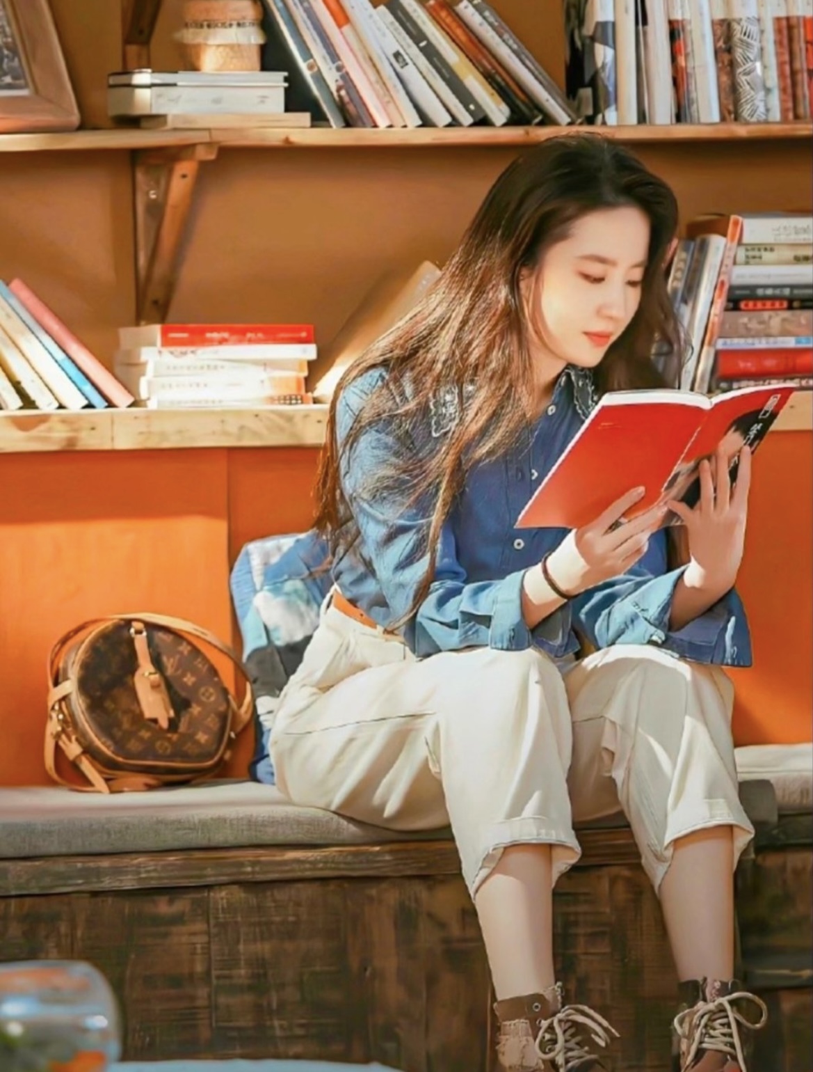 刘亦菲这身无敌了,白瘦美,眼神很有侵略性!