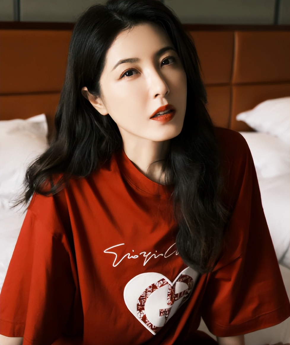 太不争气，倒卖风波后回老家种地的曾黎 还是踏入了从前的“怪圈”