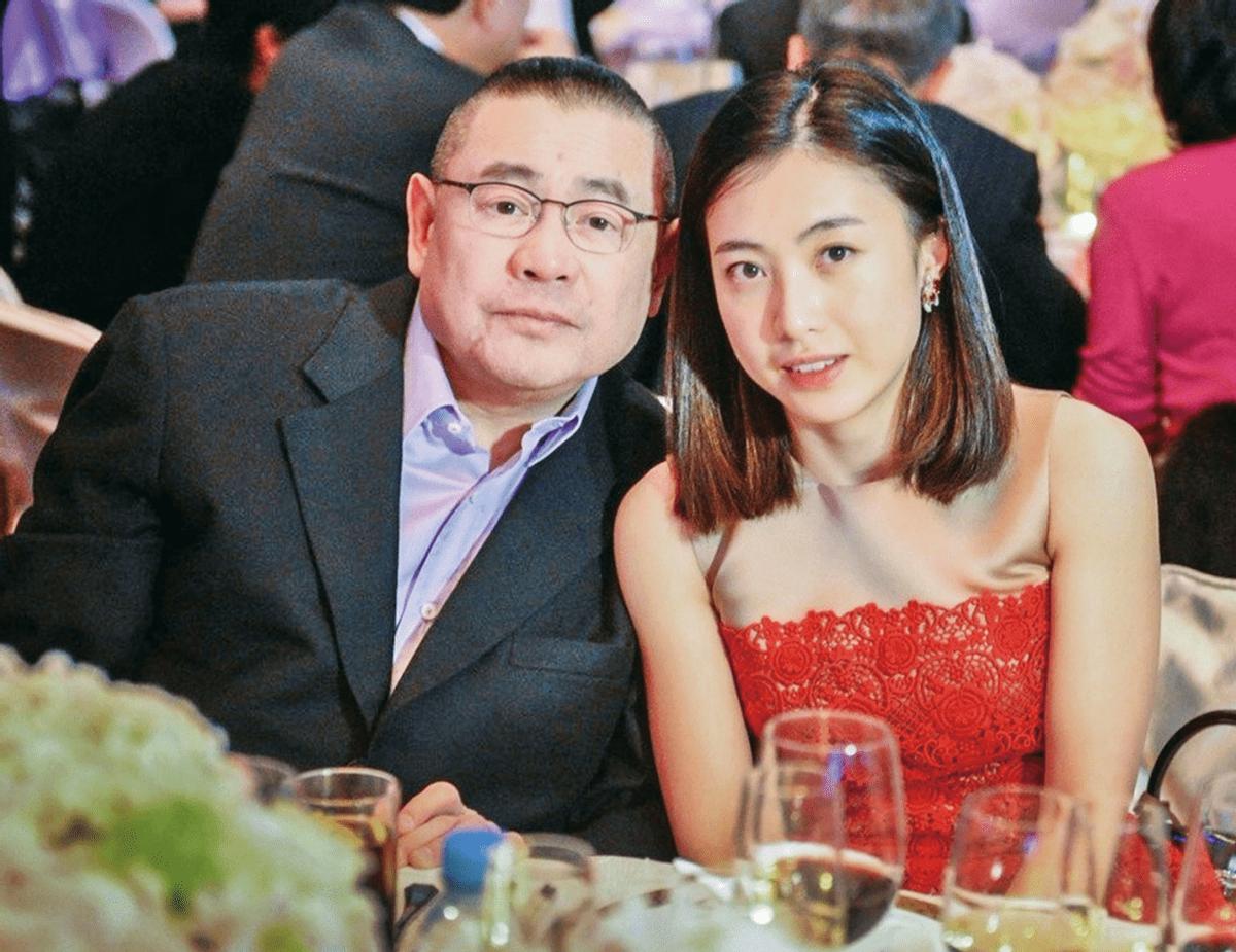 甘比17岁女儿：一脸富态，越长越像刘銮雄，比两个异母姐姐有福气