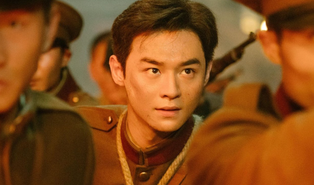 他是最坑爹“星二代”,和关晓彤是同学,谈个恋爱差点塌房!