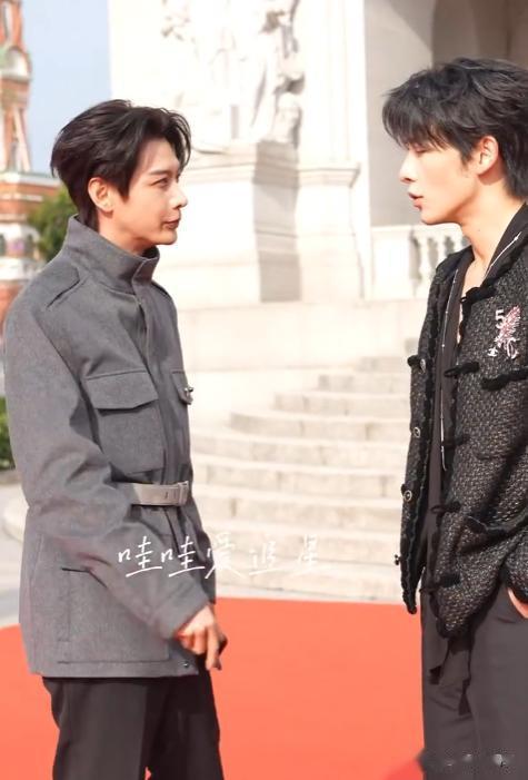 微博视界大会：蒋欣颈窝好深，关晓彤太嫩没眼看，杨超越咋穿个这