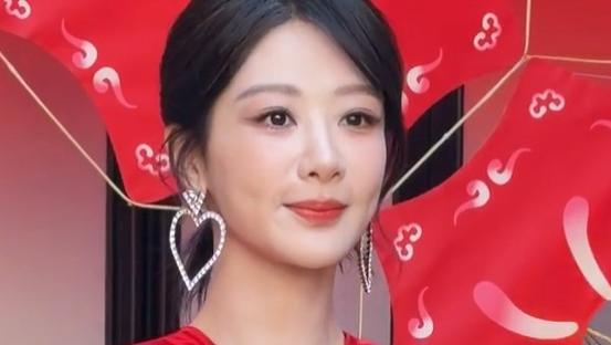 上海这一天：杨紫扛住了镜头，宋祖儿土出新花样，却被孙俪惊艳了