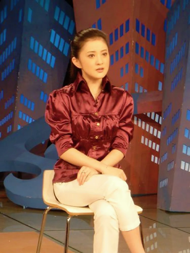 45岁金铭和45岁叶静现状：一个没男友享受孤独，一个未婚事业有成