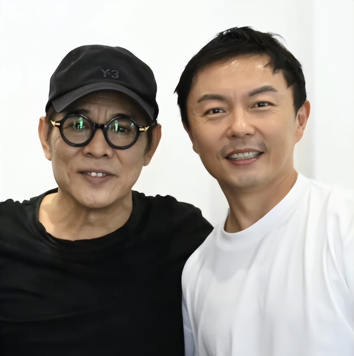 \一夜回春\真相大白1个月,小动作不断的李连杰,真实处境藏不住