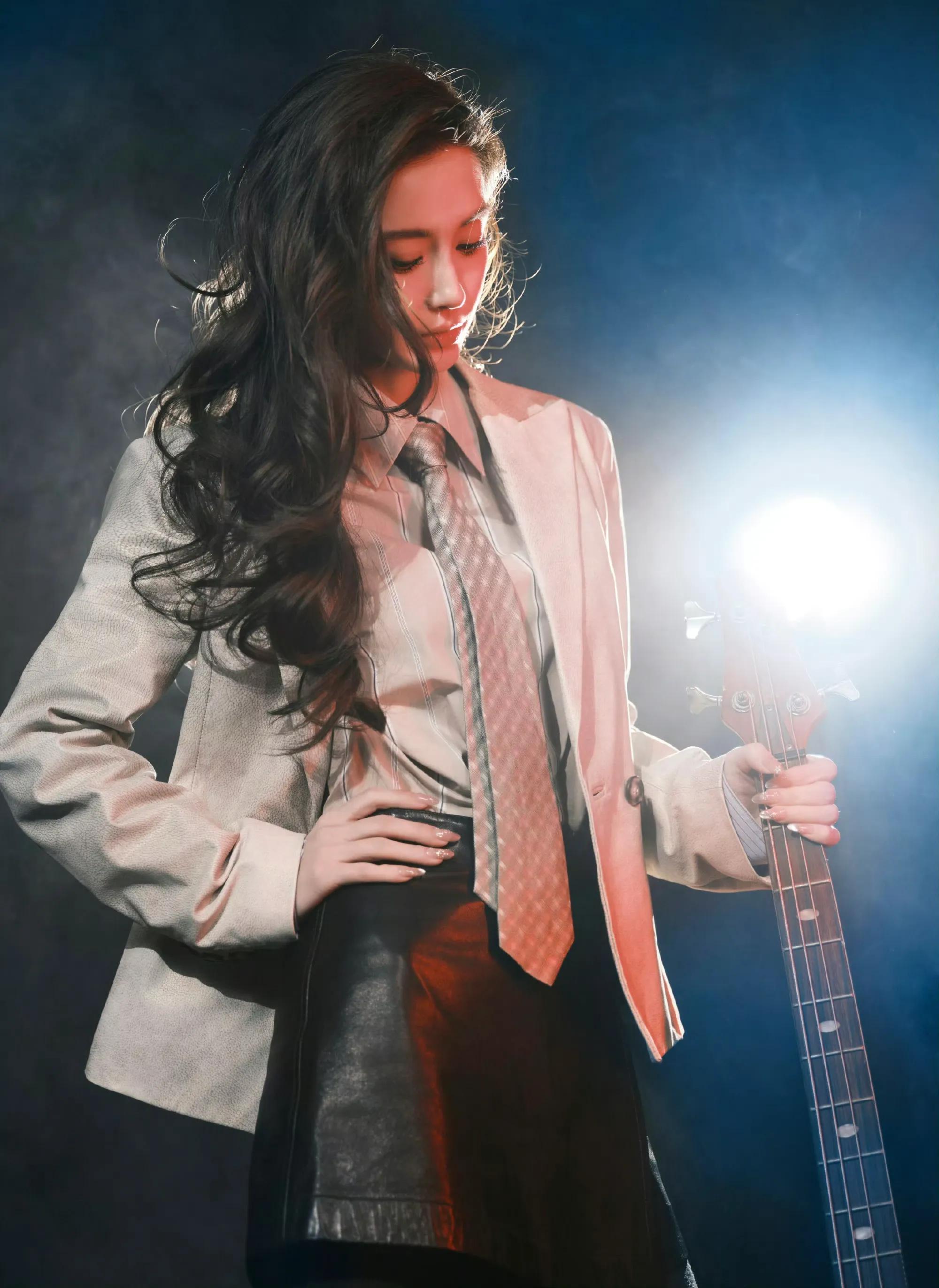 杨颖西装外套又美又飒