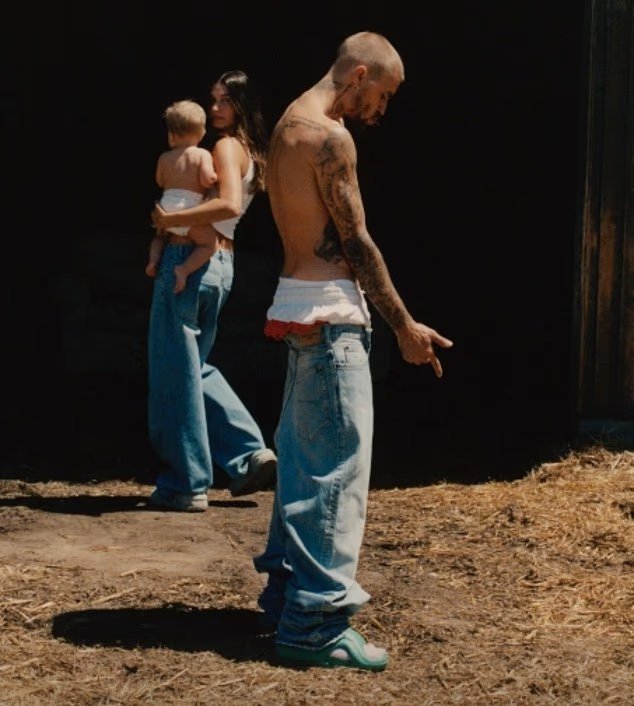 31岁贾斯汀·比伯带妻儿发新专辑，裤腰卡臀部下，被嘲“长不大”