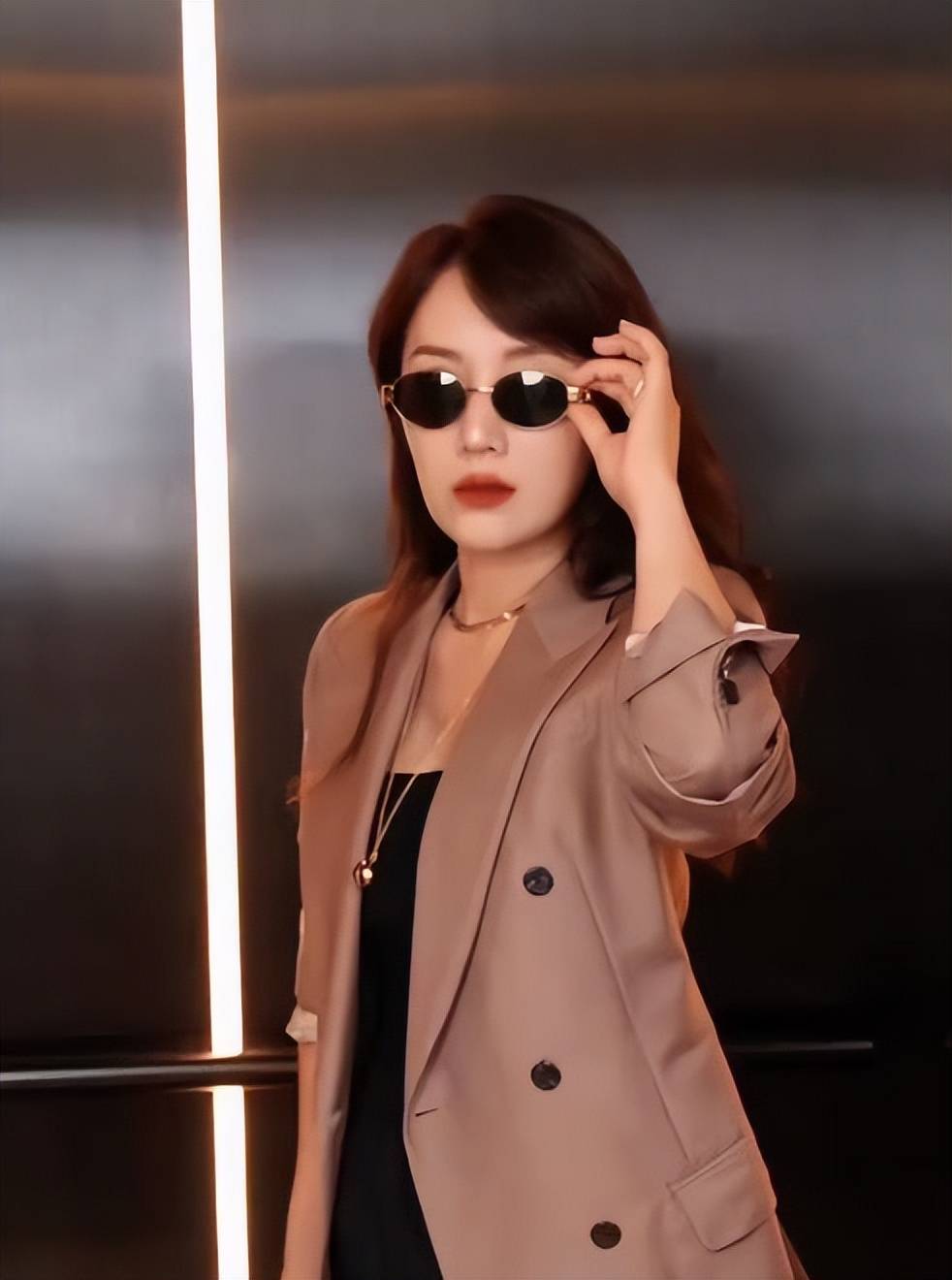 嫁大14岁富商，38岁冒险生3胎，如今定居美国，阔太生活惹人羡慕