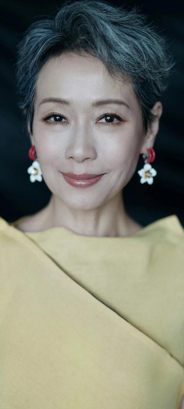 叶童：只要皱纹不长进心里，我们永远风华正茂